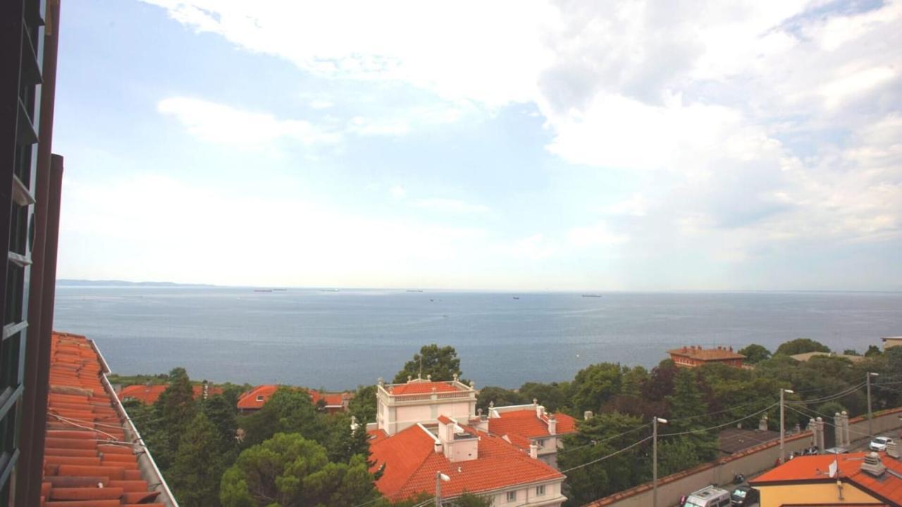 Ferienwohnung Amazing Sea View, Free Parking, Near To The Centre Triest Exterior foto