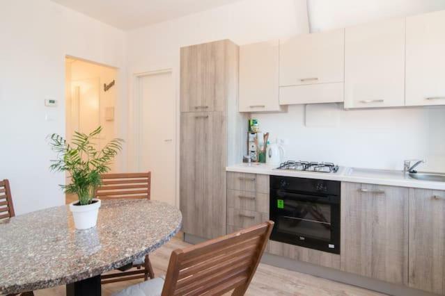 Ferienwohnung Amazing Sea View, Free Parking, Near To The Centre Triest Exterior foto